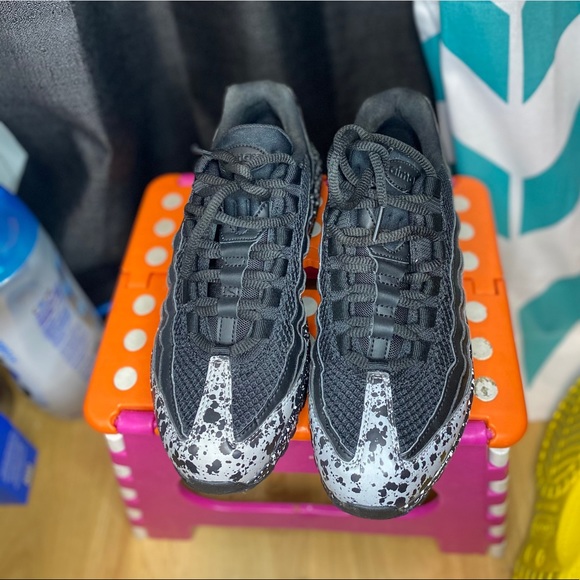 Nike Air Max 95 SE Oreo Splatter Size Women